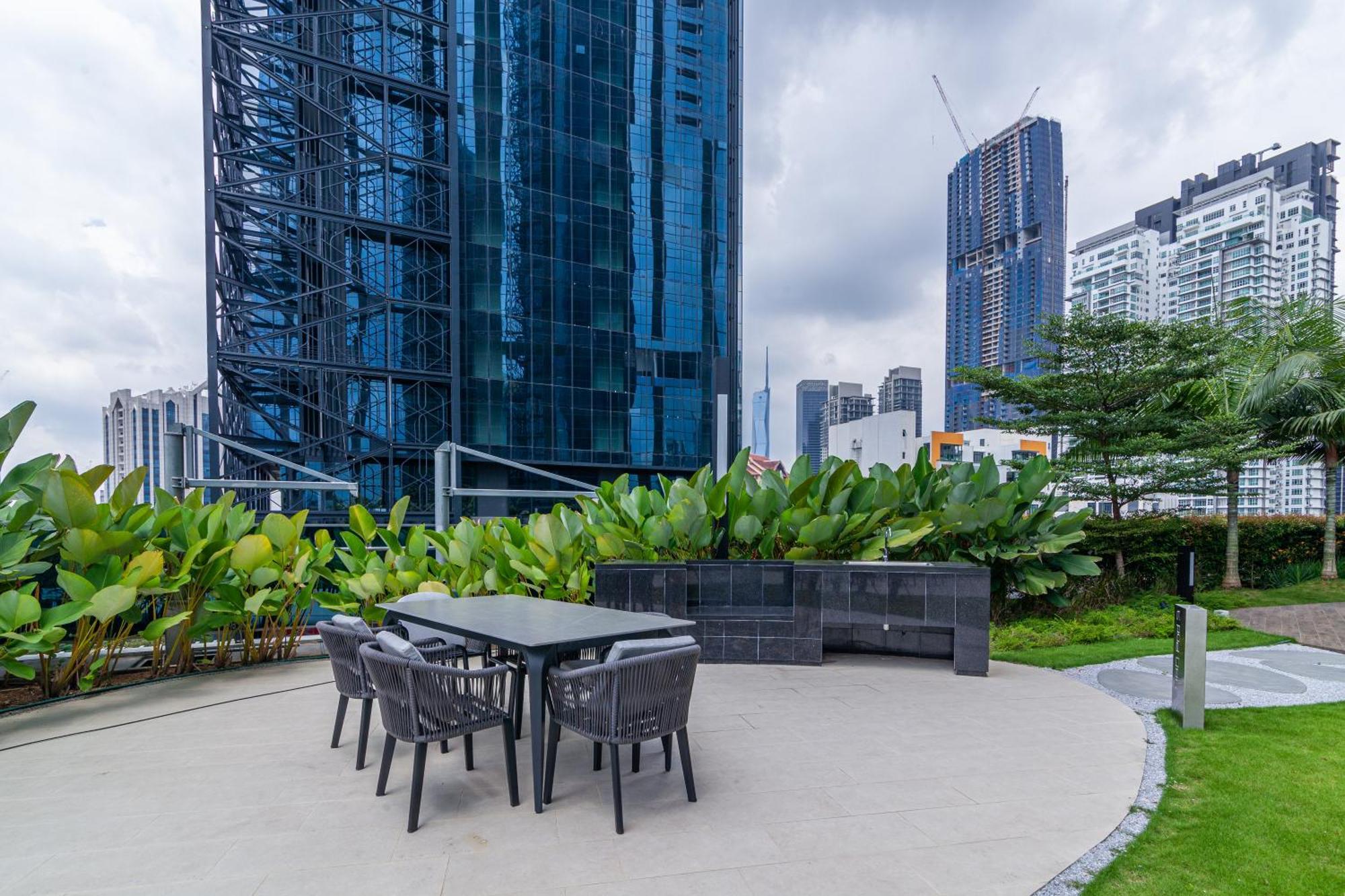 Eaton Residences Klcc By Plush Kuala Lumpur Extérieur photo
